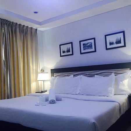 Dragonlink Suites @ Bel-Air Soho Makati City Esterno foto