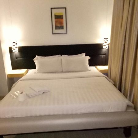 Dragonlink Suites @ Bel-Air Soho Makati City Esterno foto